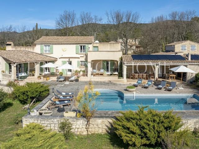 Maison avec piscine et terrasse