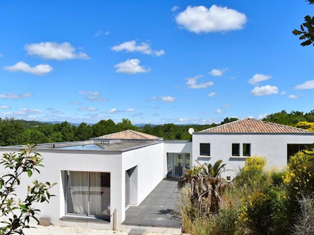 Maison avec piscine et terrasse