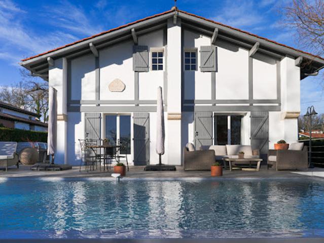Maison avec piscine et terrasse