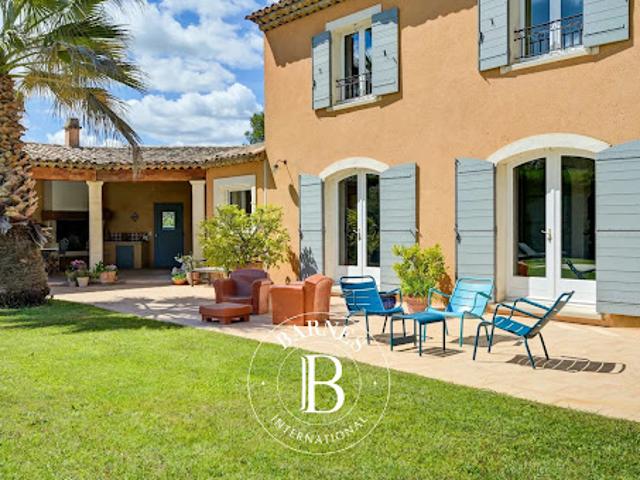 Maison avec piscine et terrasse