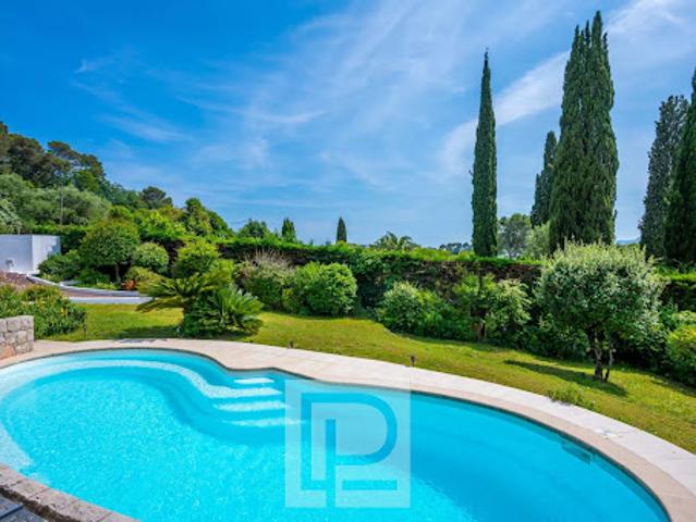Maison avec piscine et terrasse