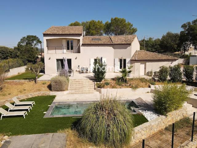 Maison avec piscine et terrasse