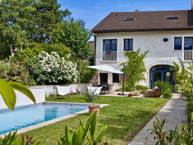Maison avec piscine et terrasse