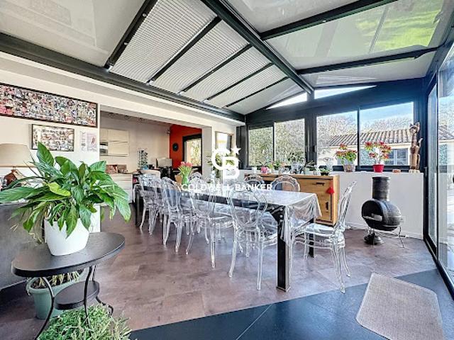 Maison avec piscine et terrasse