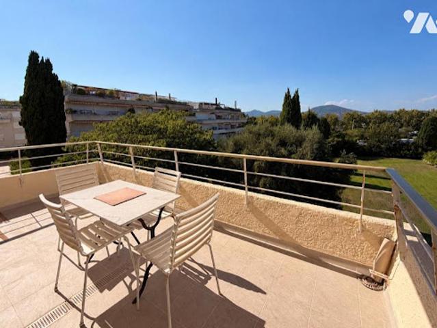 Maison avec piscine et terrasse