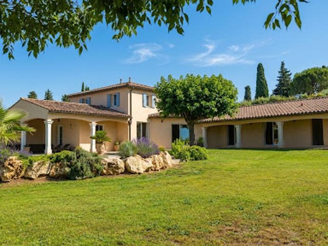 Maison avec piscine et terrasse