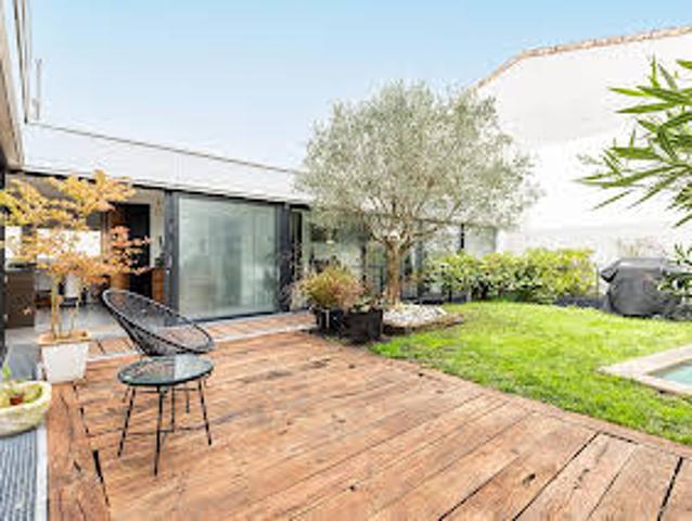 Maison avec piscine et terrasse