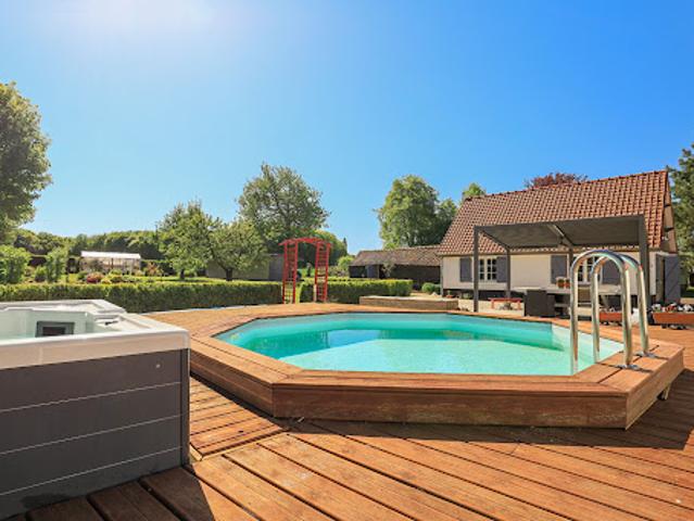 Maison avec piscine et terrasse