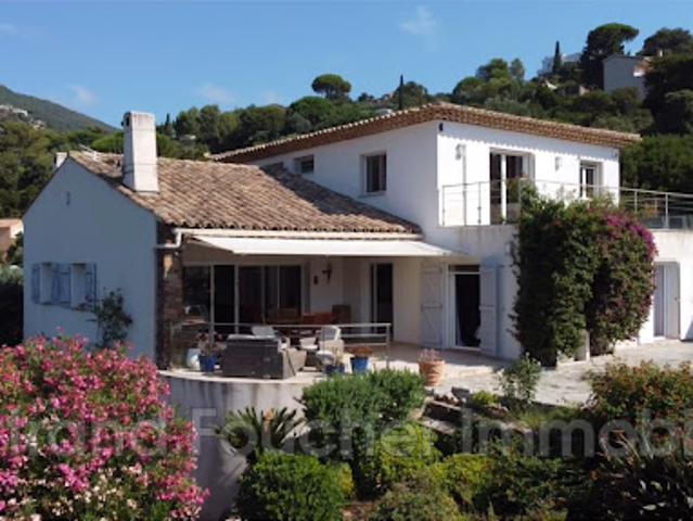 Maison avec piscine et terrasse