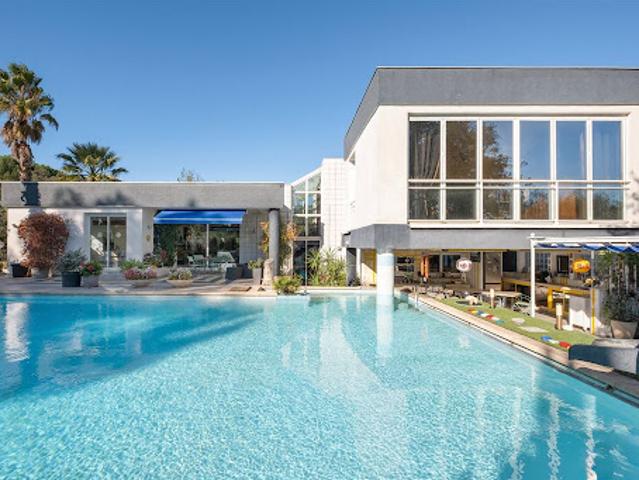 Maison avec piscine et terrasse