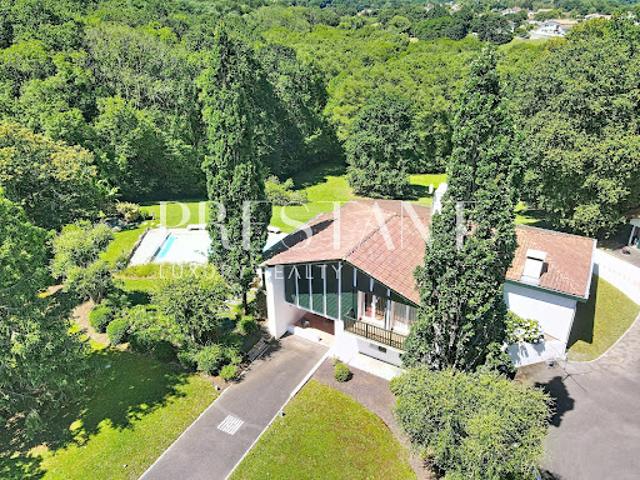 Maison avec piscine et terrasse