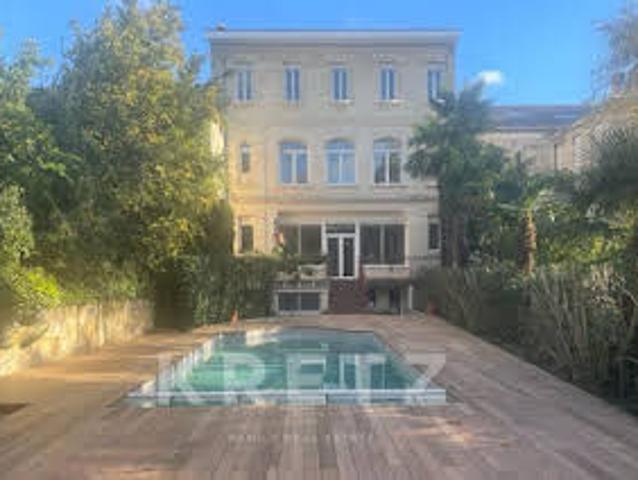 Maison avec piscine et terrasse