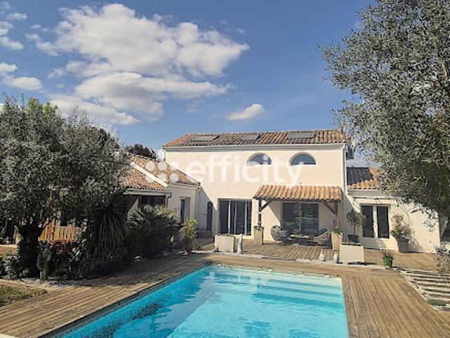 Maison avec piscine et terrasse