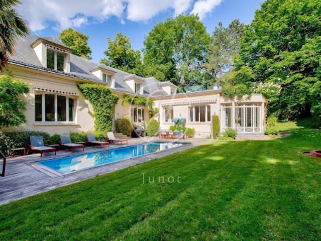 Maison avec piscine et terrasse