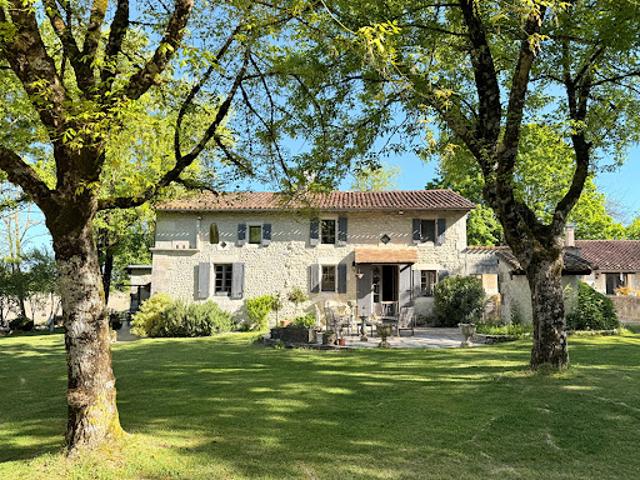 Maison avec piscine et terrasse