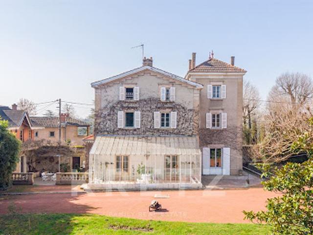 Maison avec piscine et terrasse