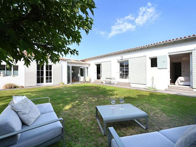 Maison avec piscine et terrasse