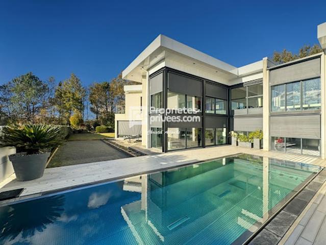 Maison avec piscine et terrasse