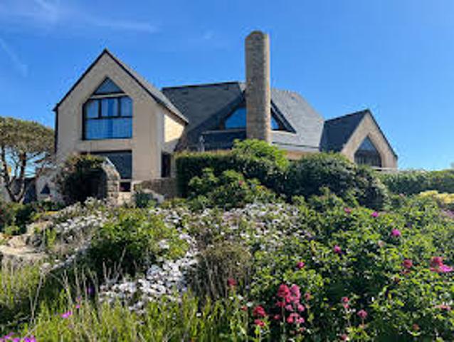 Maison avec piscine et terrasse