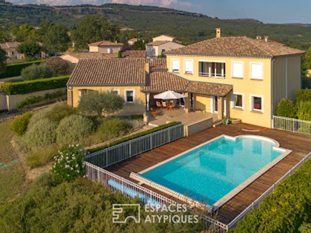 Maison avec piscine et terrasse