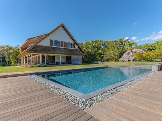 Maison avec piscine et terrasse