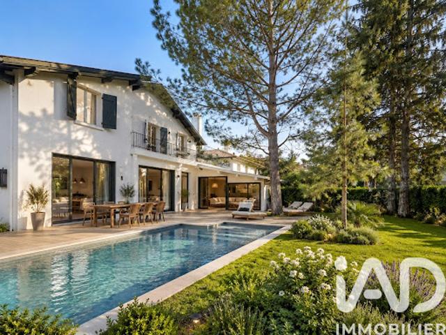 Maison avec piscine et terrasse