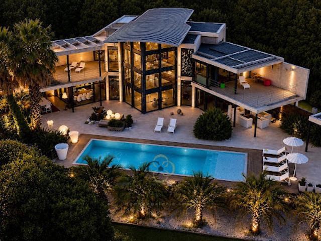 Maison avec piscine et terrasse