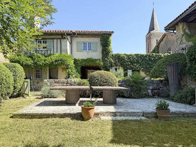 Maison avec piscine et terrasse