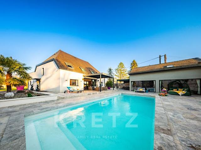 Maison avec piscine et terrasse