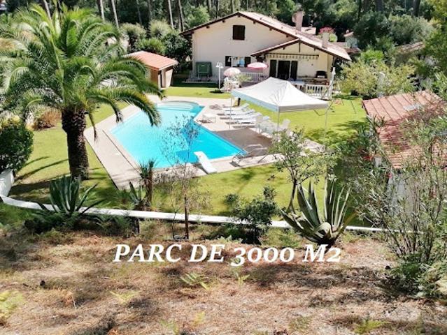 Maison avec piscine et terrasse