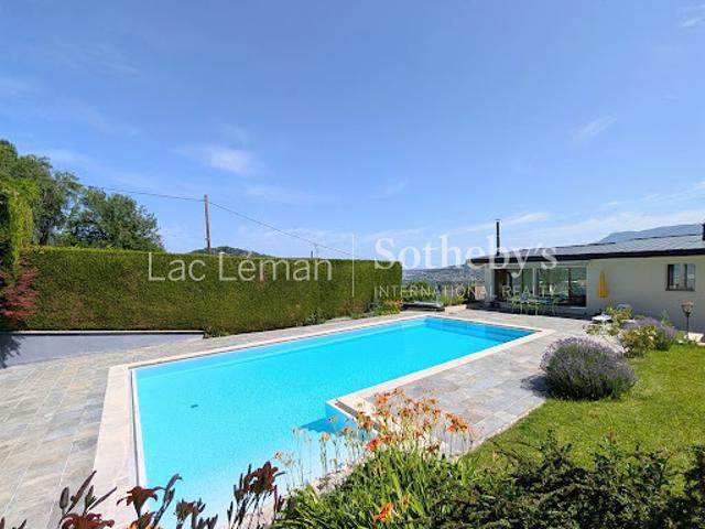 Maison avec piscine et terrasse