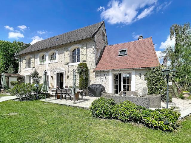 Maison avec piscine et terrasse