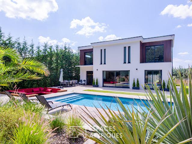 Maison avec piscine et terrasse