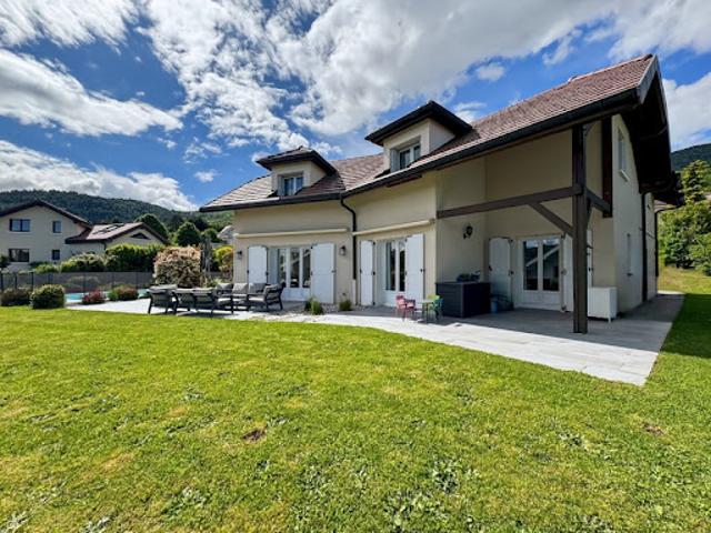 Maison avec piscine et terrasse