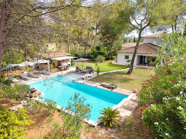 Maison avec piscine et terrasse