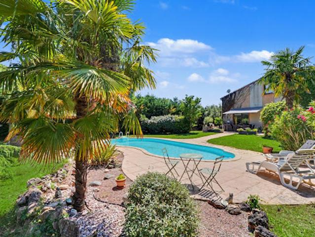 Maison avec piscine et terrasse