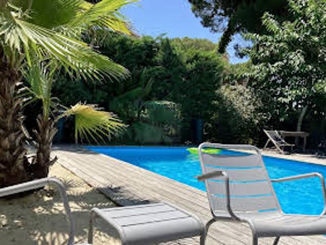 Maison avec piscine et terrasse