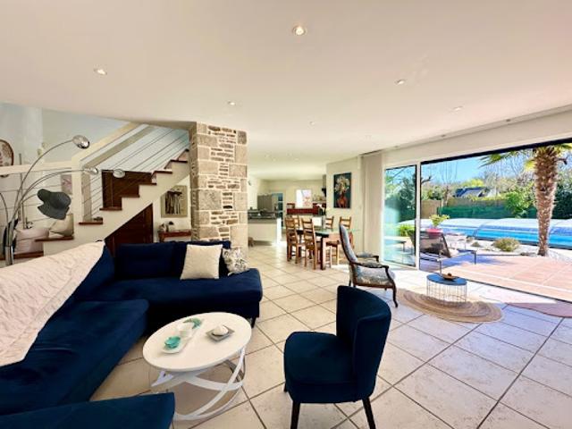 Maison avec piscine et terrasse