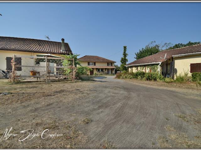 Maison avec piscine et terrasse