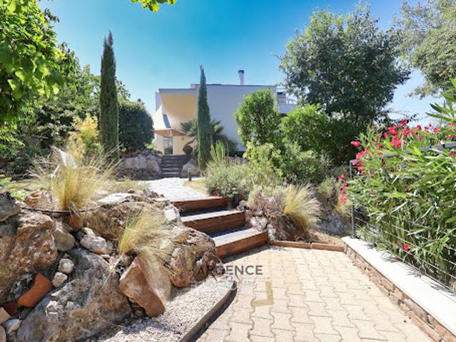 Maison avec piscine et terrasse