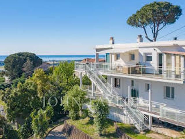 Maison avec piscine et terrasse