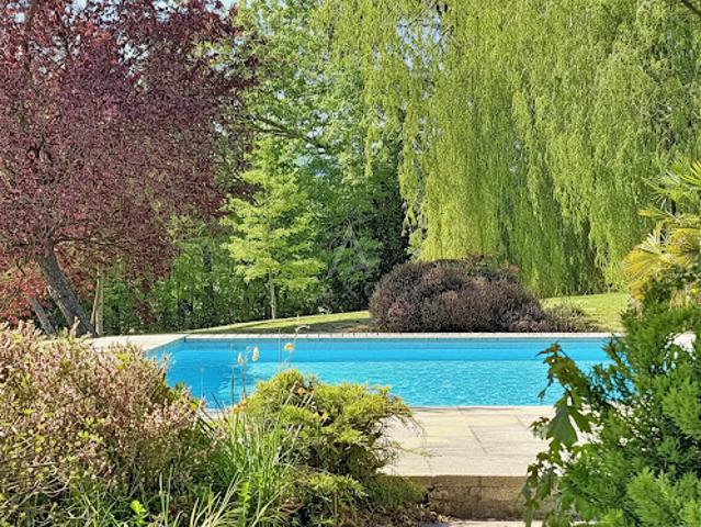 Maison avec piscine et terrasse