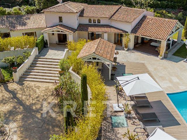 Maison avec piscine et terrasse