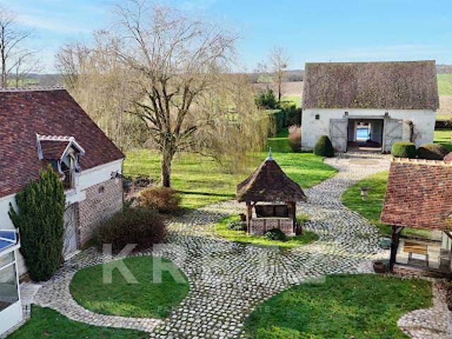 Maison avec piscine et terrasse