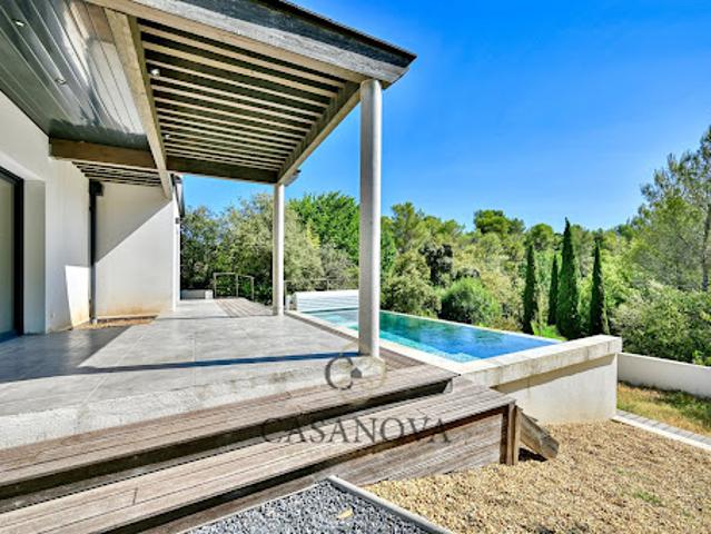 Maison avec piscine et terrasse