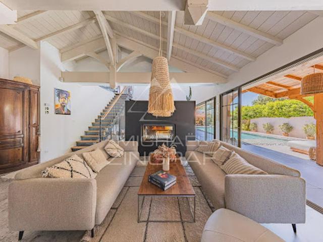 Maison avec piscine et terrasse