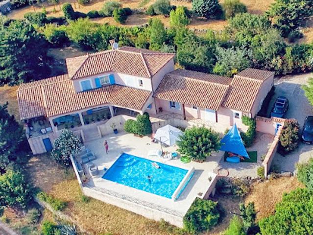 Maison avec piscine et terrasse