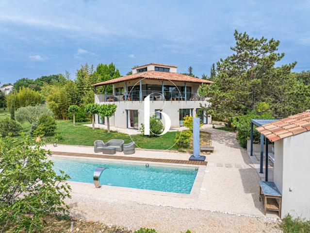 Maison avec piscine et terrasse