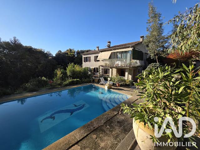 Maison avec piscine et terrasse