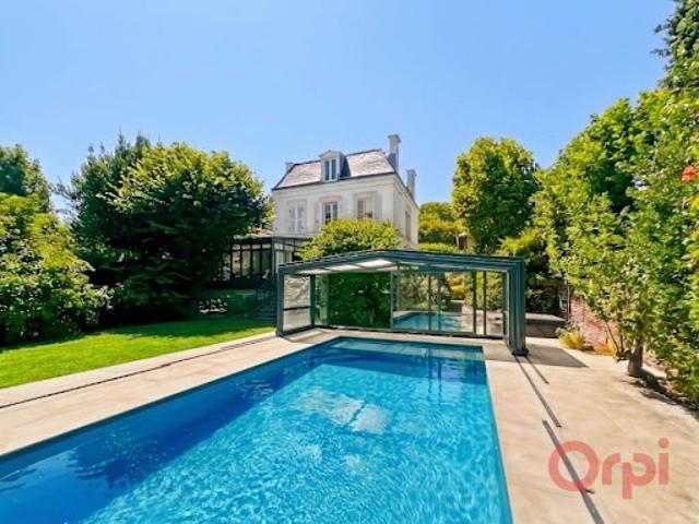 Maison avec piscine et terrasse